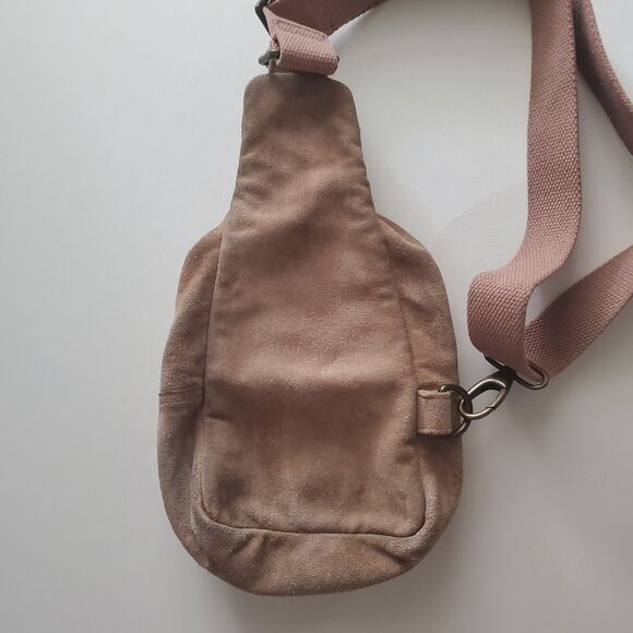 Free People Women’s Hudson Sling Bag Tan Suede Adjustable Strap Crossbody Brass - Picture 5 of 11